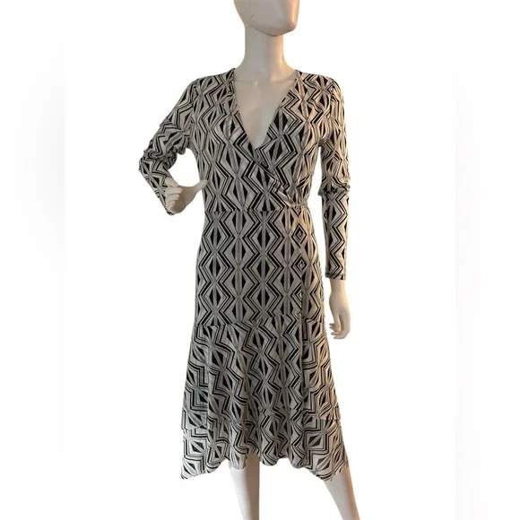 White House Black
Market Mesh Wrap Dress Long Sleeve V-Neck Size 10 - Picture 6 of 9